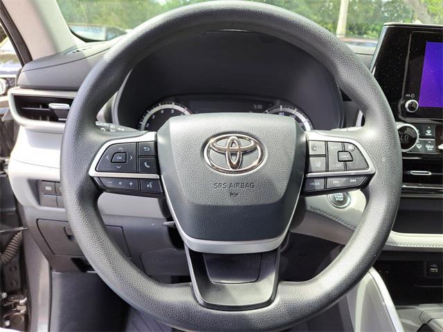 used 2023 Toyota Highlander car, priced at $31,399