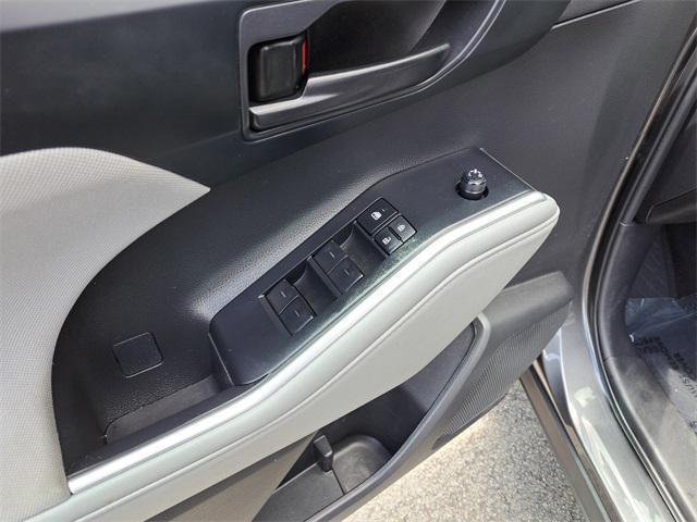 used 2023 Toyota Highlander car, priced at $31,399