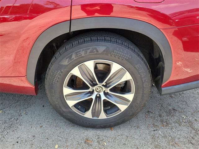 used 2021 Toyota Highlander car, priced at $27,149