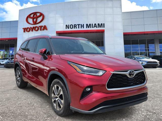 used 2021 Toyota Highlander car, priced at $27,149