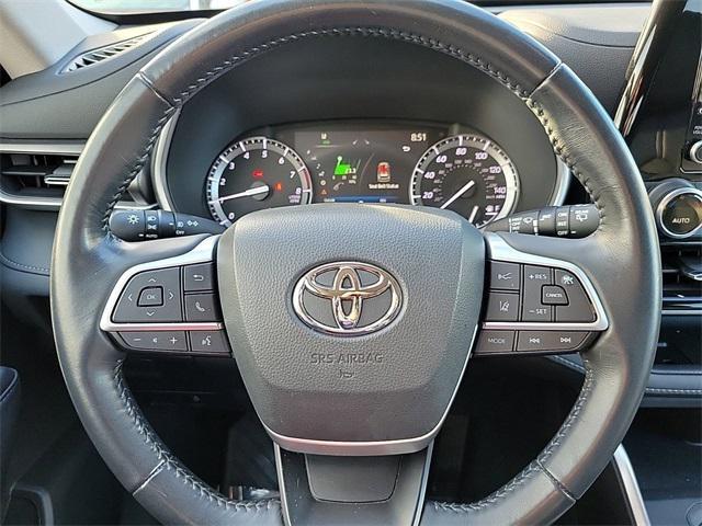 used 2022 Toyota Highlander car, priced at $31,622