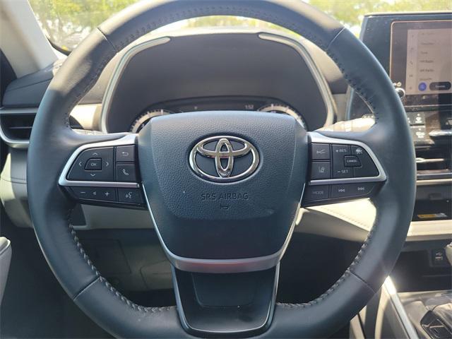 used 2024 Toyota Highlander car, priced at $39,419