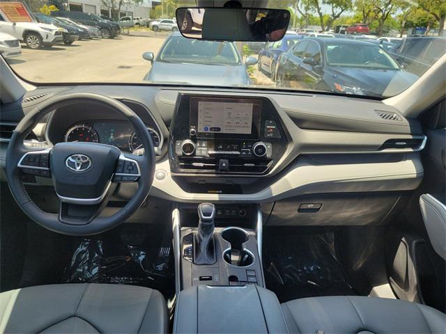 used 2024 Toyota Highlander car, priced at $39,419