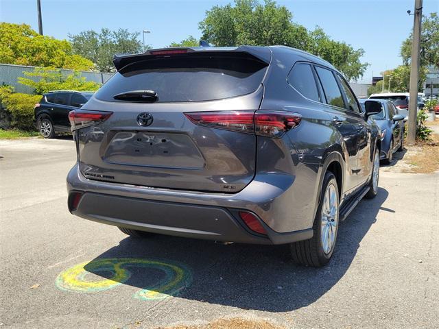 used 2024 Toyota Highlander car, priced at $39,419