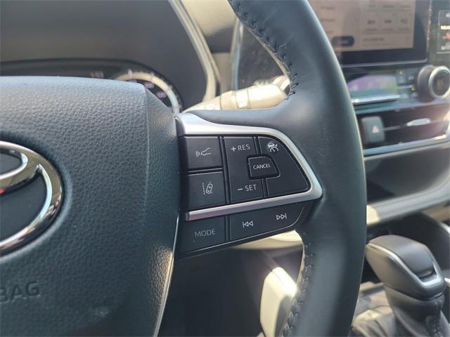 used 2024 Toyota Highlander car, priced at $39,419