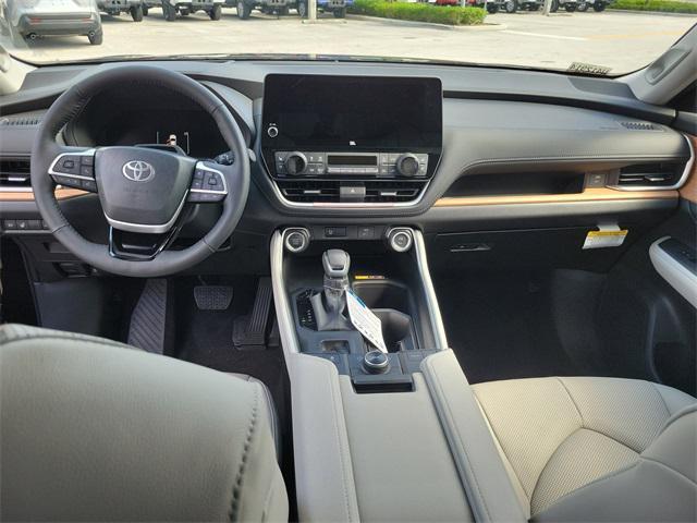 new 2025 Toyota Grand Highlander car