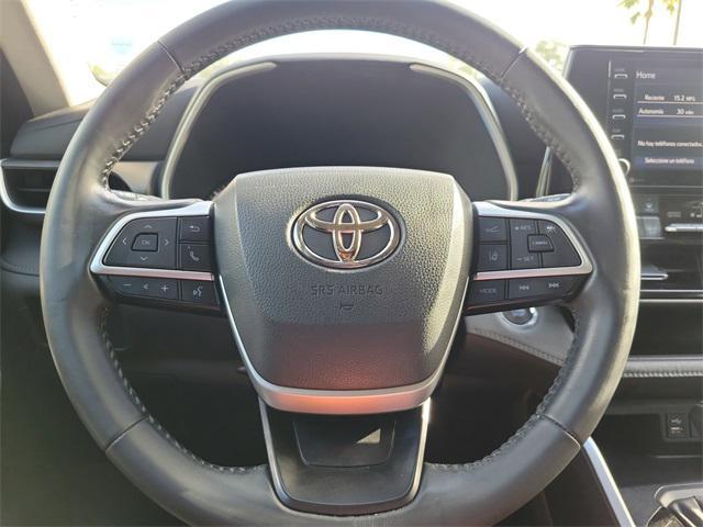 used 2022 Toyota Highlander car, priced at $31,877