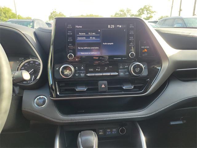used 2022 Toyota Highlander car, priced at $31,877