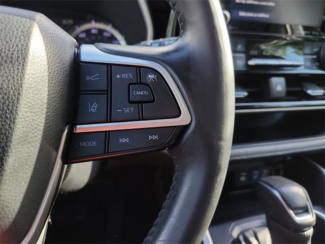 used 2022 Toyota Highlander car, priced at $31,877