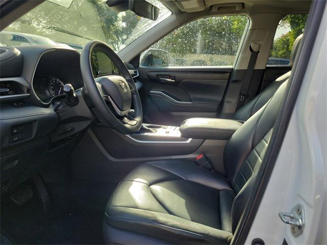 used 2022 Toyota Highlander car, priced at $31,877