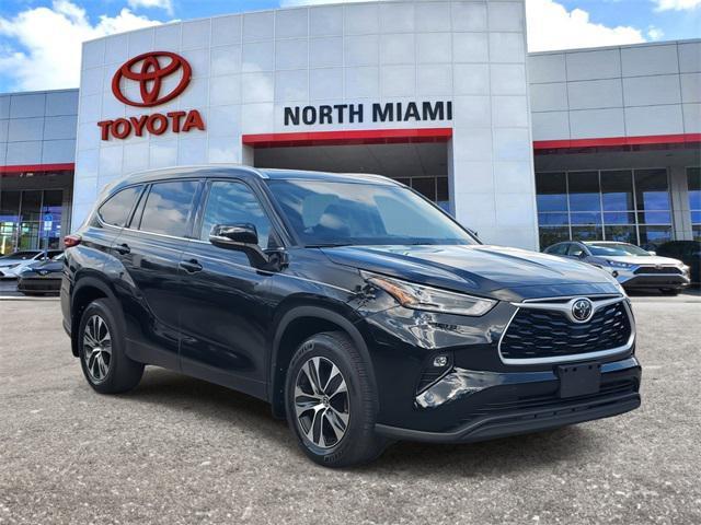 used 2021 Toyota Highlander car, priced at $33,996