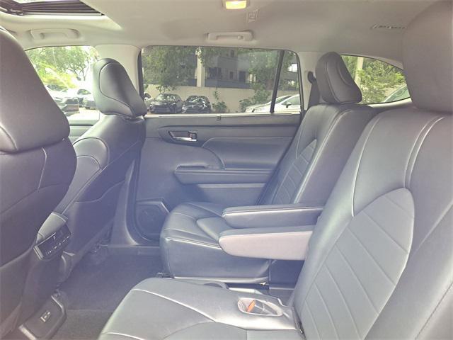 used 2022 Toyota Highlander car, priced at $34,246