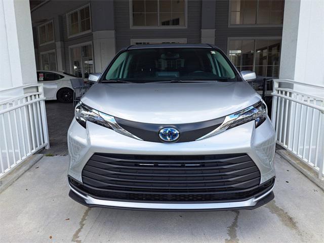 used 2024 Toyota Sienna car, priced at $40,950