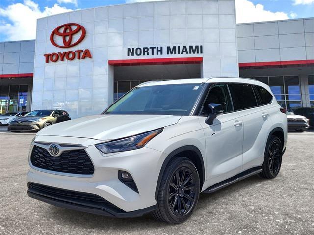 used 2022 Toyota Highlander car, priced at $29,967