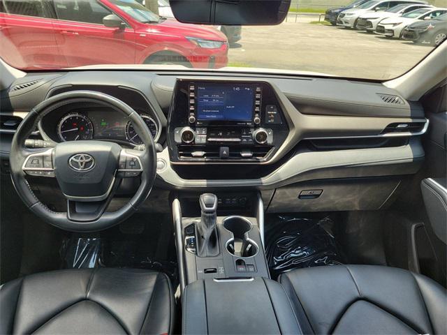 used 2022 Toyota Highlander car, priced at $29,967