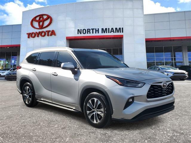 used 2022 Toyota Highlander car, priced at $32,140