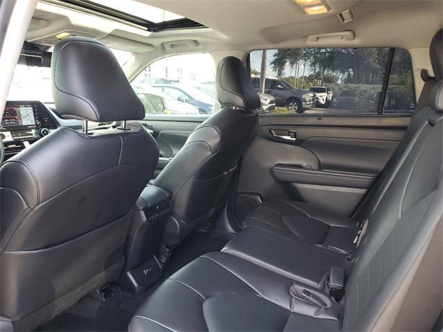 used 2022 Toyota Highlander car, priced at $32,140