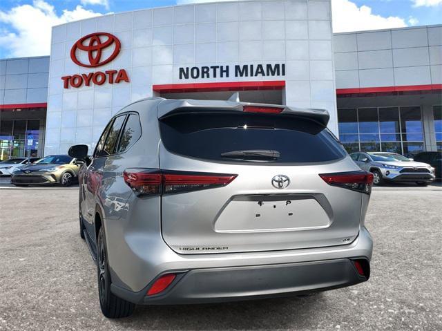 used 2022 Toyota Highlander car, priced at $32,140