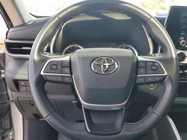 used 2022 Toyota Highlander car, priced at $32,140