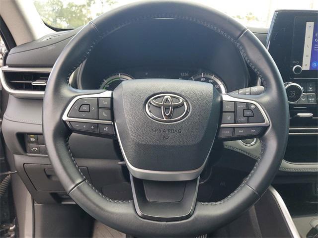 used 2023 Toyota Highlander Hybrid car, priced at $36,503