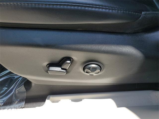 used 2023 Chrysler Pacifica car, priced at $18,988