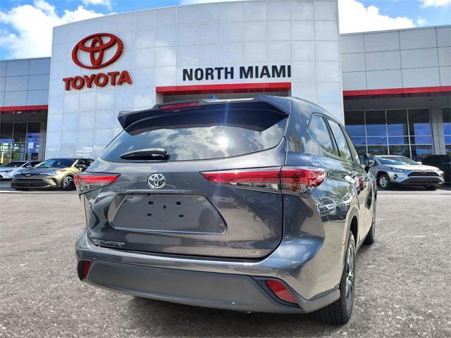 used 2023 Toyota Highlander car, priced at $32,999