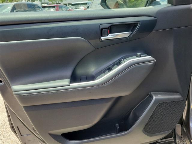 used 2023 Toyota Highlander car, priced at $32,999