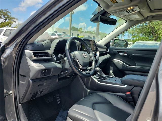 used 2023 Toyota Highlander car, priced at $32,999