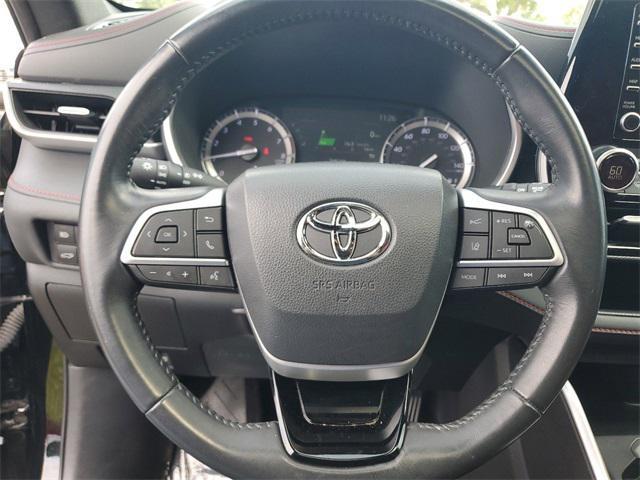 used 2022 Toyota Highlander car, priced at $36,490