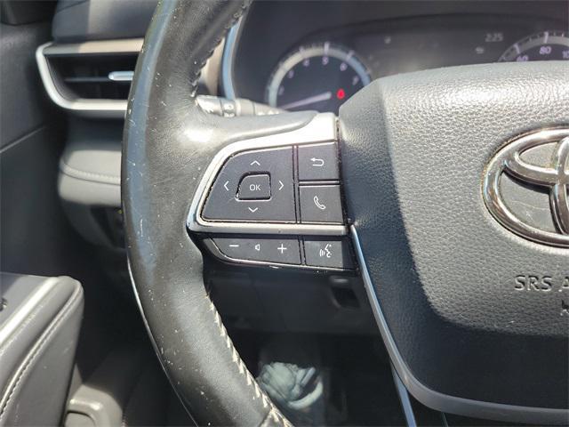 used 2022 Toyota Highlander car, priced at $31,699