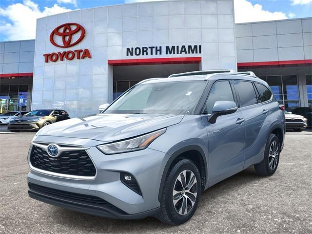 used 2020 Toyota Highlander Hybrid car, priced at $25,899