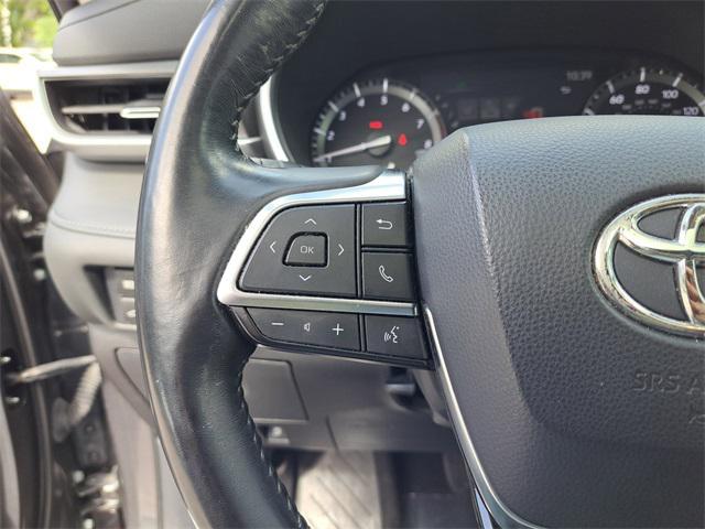 used 2021 Toyota Highlander car, priced at $26,843