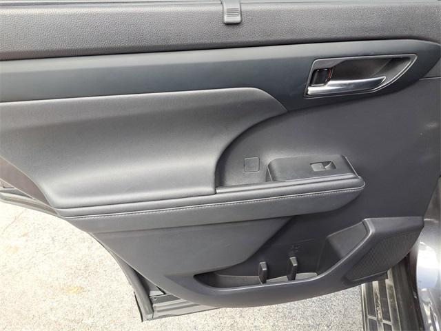 used 2021 Toyota Highlander car, priced at $26,843