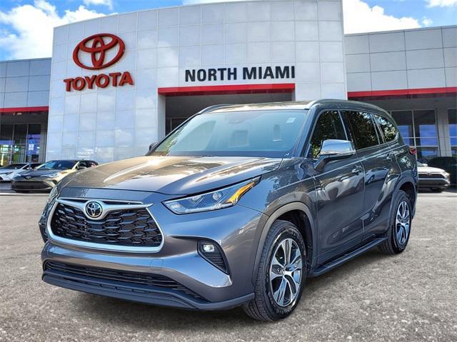 used 2021 Toyota Highlander car, priced at $28,491