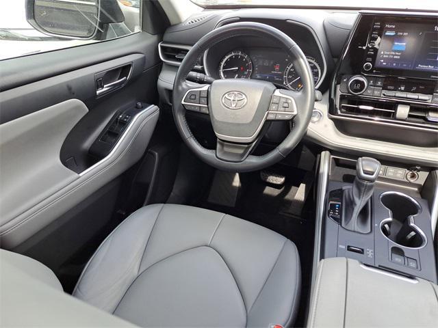 used 2022 Toyota Highlander car, priced at $33,899