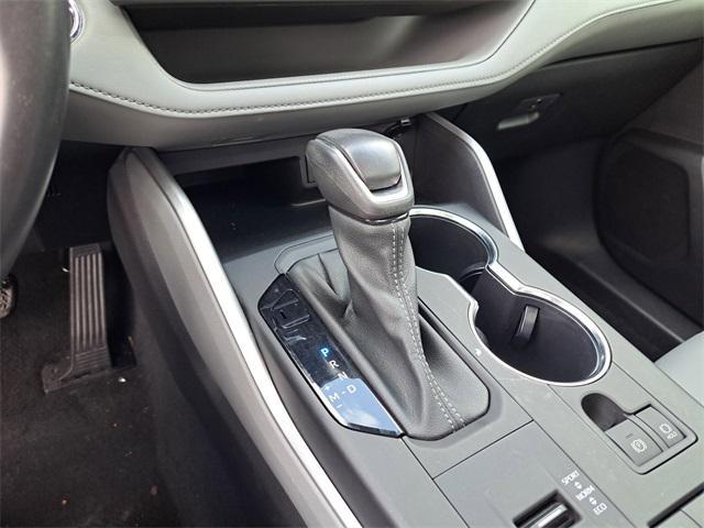 used 2022 Toyota Highlander car, priced at $33,899