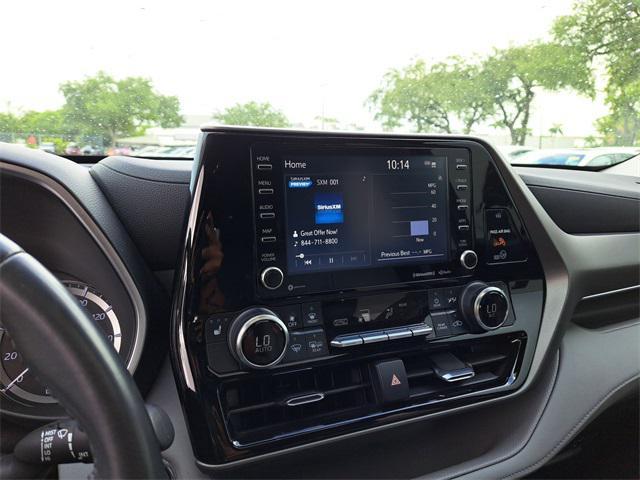 used 2022 Toyota Highlander car, priced at $33,899