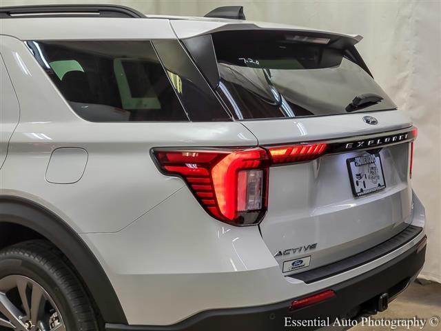 new 2025 Ford Explorer car, priced at $45,297