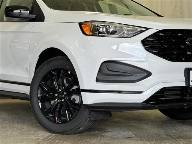 new 2024 Ford Edge car, priced at $33,650