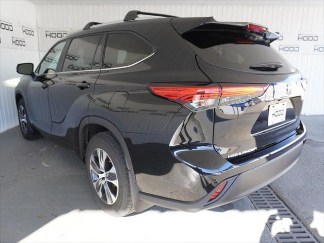 used 2023 Toyota Highlander car, priced at $35,419