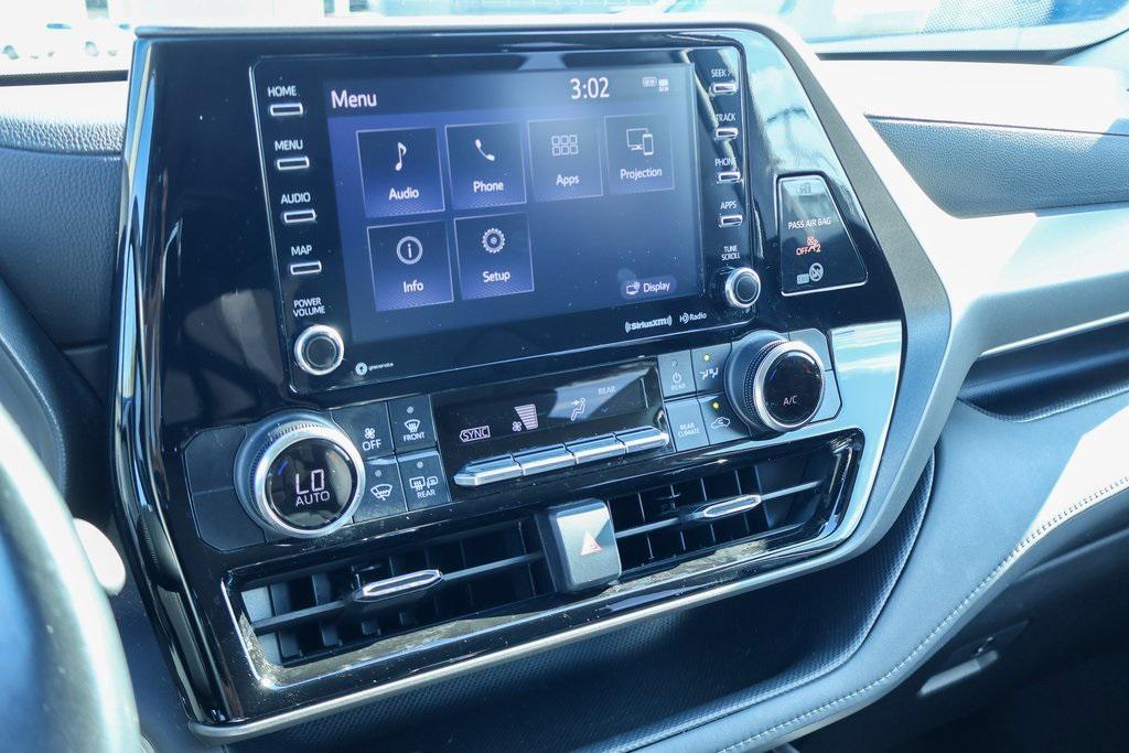 used 2022 Toyota Highlander car, priced at $26,790