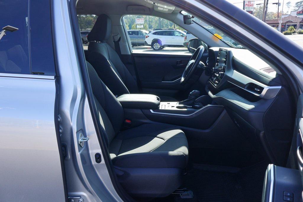 used 2022 Toyota Highlander car, priced at $26,790