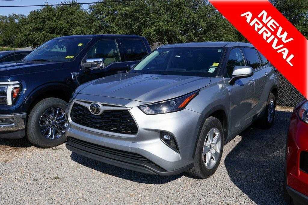 used 2022 Toyota Highlander car, priced at $27,340