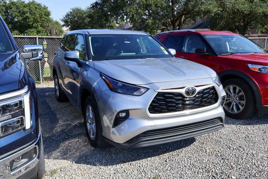 used 2022 Toyota Highlander car, priced at $27,340