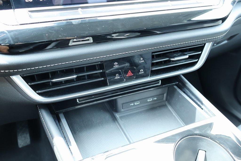 used 2024 Volkswagen Atlas car, priced at $30,253