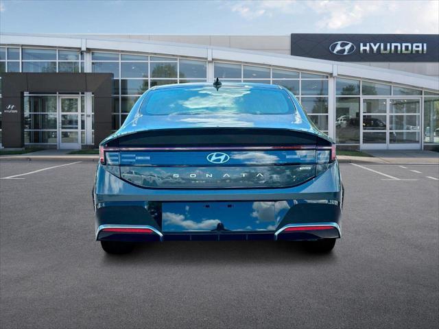 new 2025 Hyundai Sonata Hybrid car, priced at $32,433
