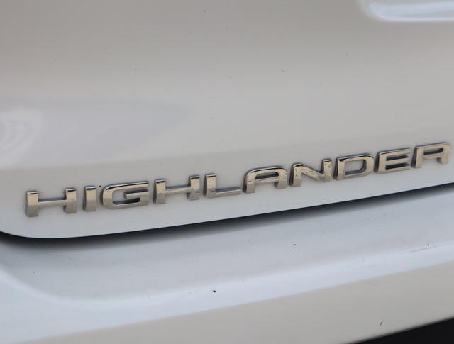 used 2021 Toyota Highlander Hybrid car, priced at $36,296