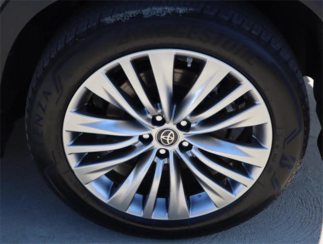 used 2022 Toyota Highlander car, priced at $36,250