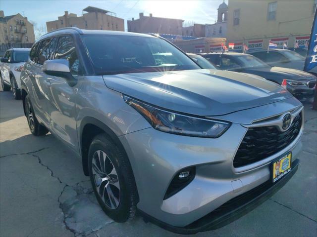 used 2021 Toyota Highlander car, priced at $30,995