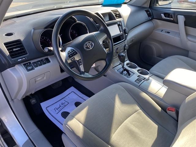 used 2013 Toyota Highlander car, priced at $15,995
